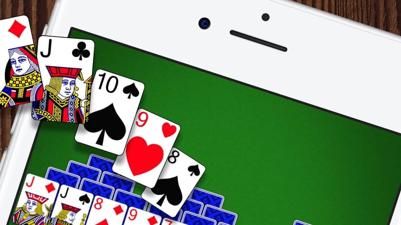 TriPeaks Solitaire screenshot 1